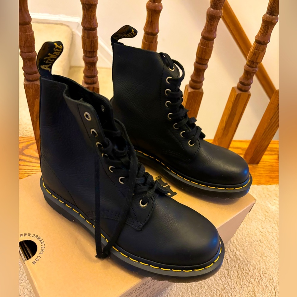 NWT Dr. “Doc” Martens w. Leather balm - Women’s Black Leather Pascal Boots, S 7